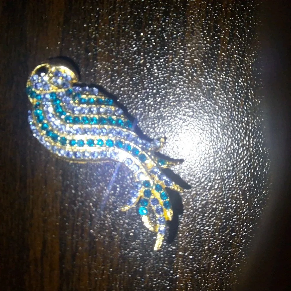 PARROT Gold Tone Rhinestone & Turquoise Blue Brooch Bird Tropical Travel